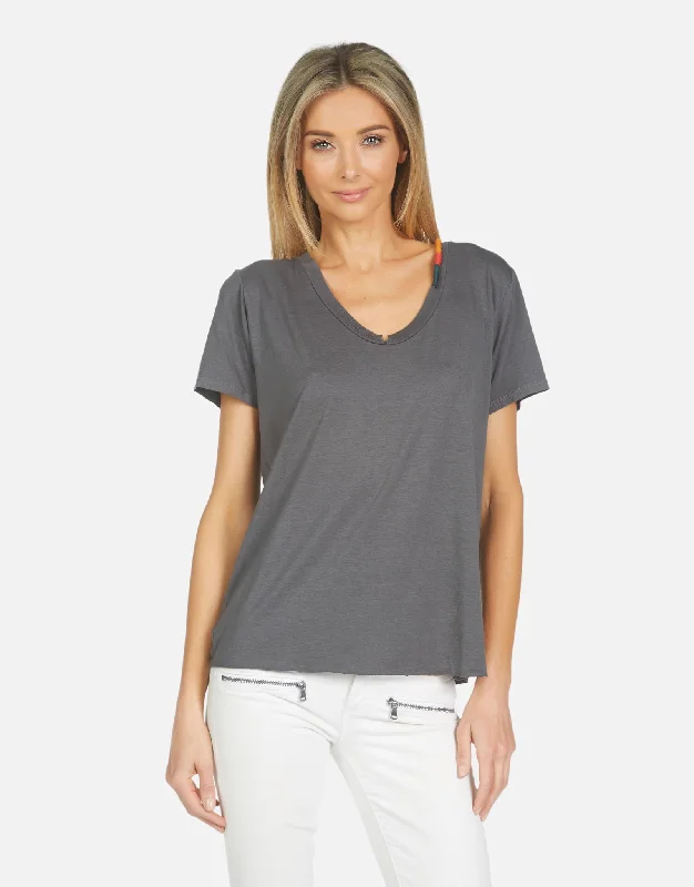 Women's Blouse with RufflesDelano LE Boyfriend Tee